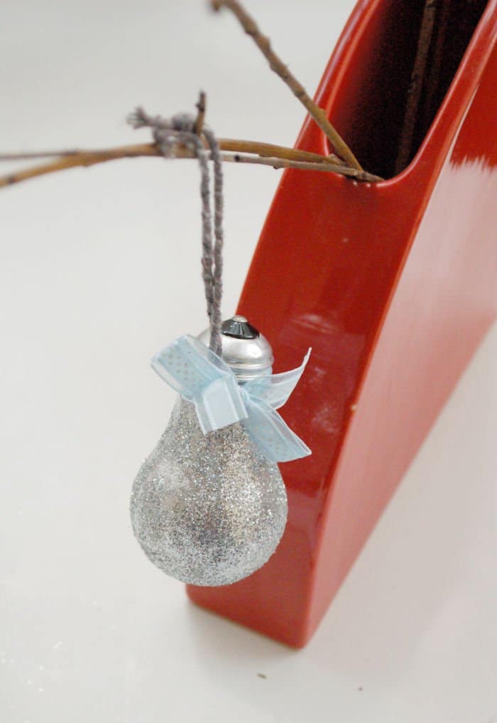 reciclaje de bombilla adorno navideño